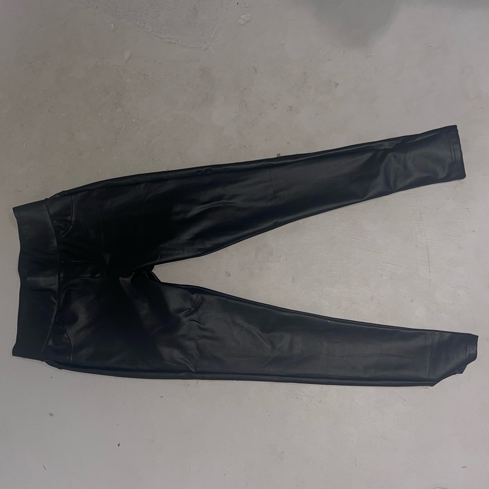 Leather leggings black